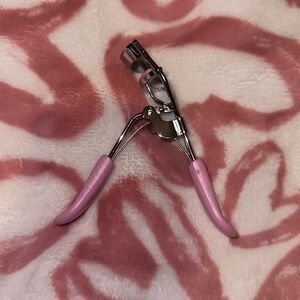 Pink‎ Eyelash Curler
